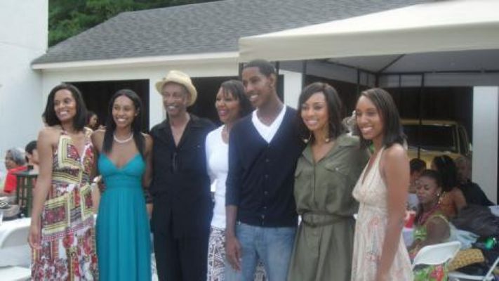 The Hilson Family with parents and five siblings